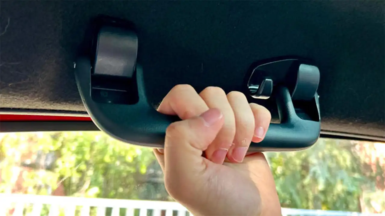 rukohvati-u-automobilu.webp